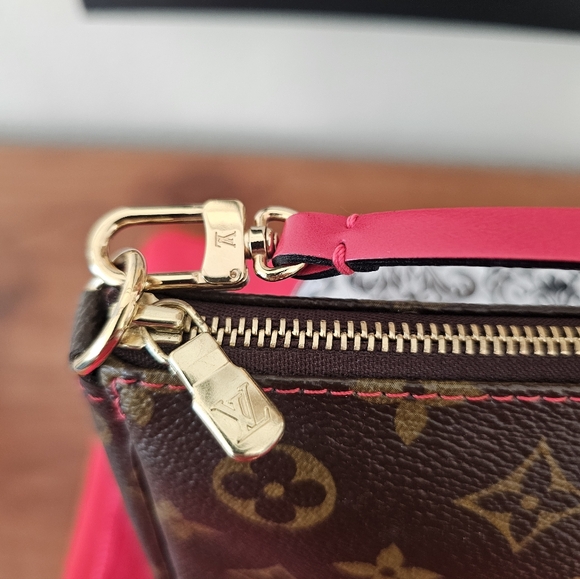 💯AUTHENTIC VINTAGE LOUIS VUITTON X MURAKAMI POCHETTE - Picture 3 of 9